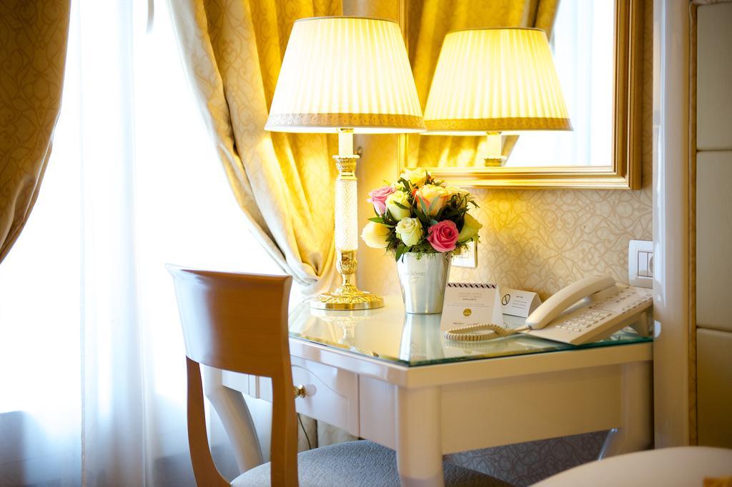 Hotel Mercure Milano Centro Bagian luar foto