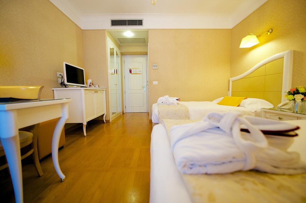 Hotel Mercure Milano Centro Bagian luar foto