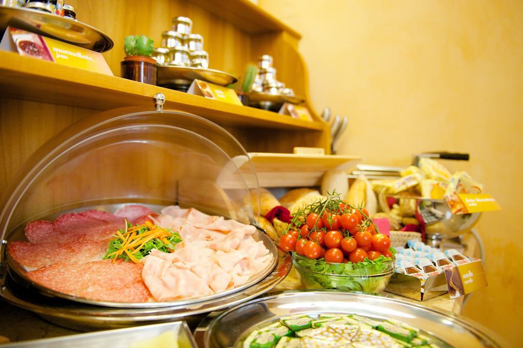 Hotel Mercure Milano Centro Bagian luar foto