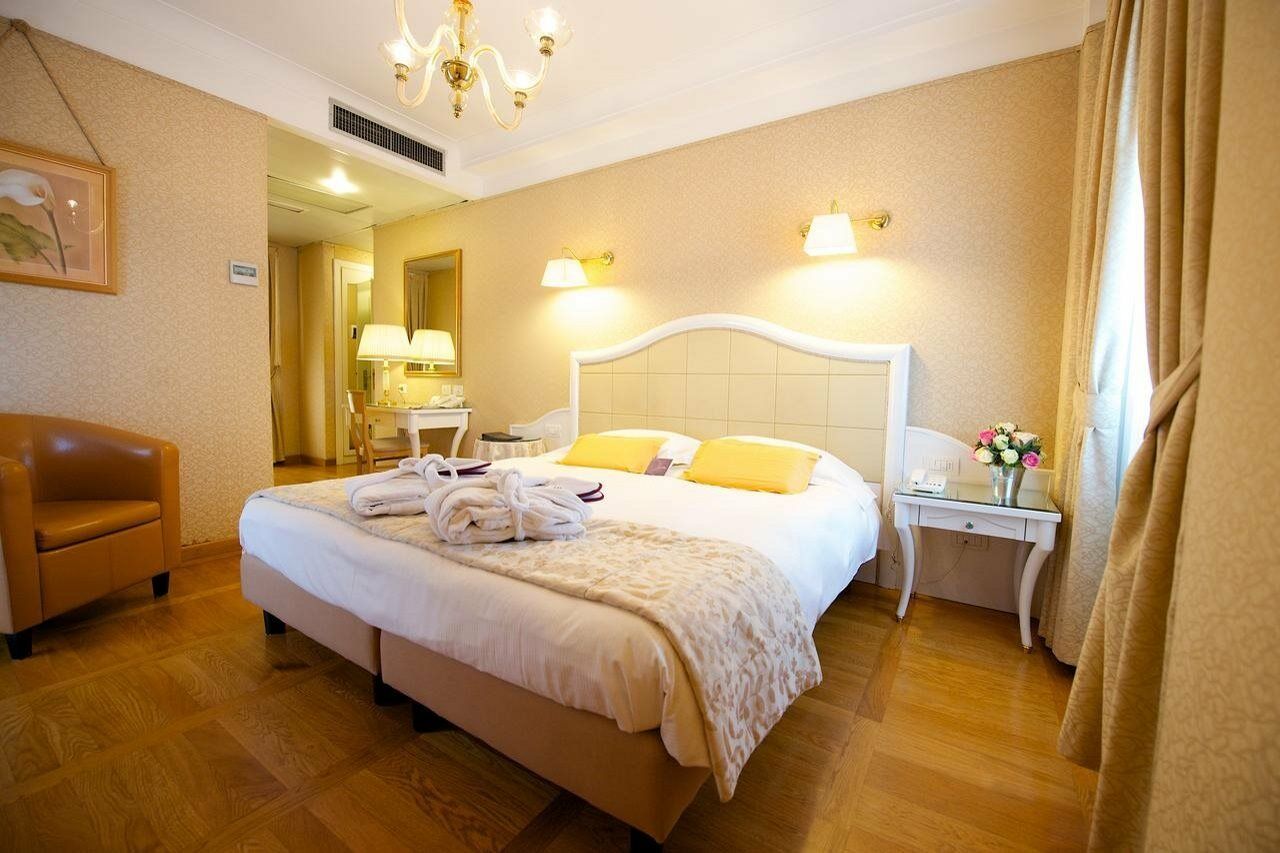 Hotel Mercure Milano Centro Bagian luar foto